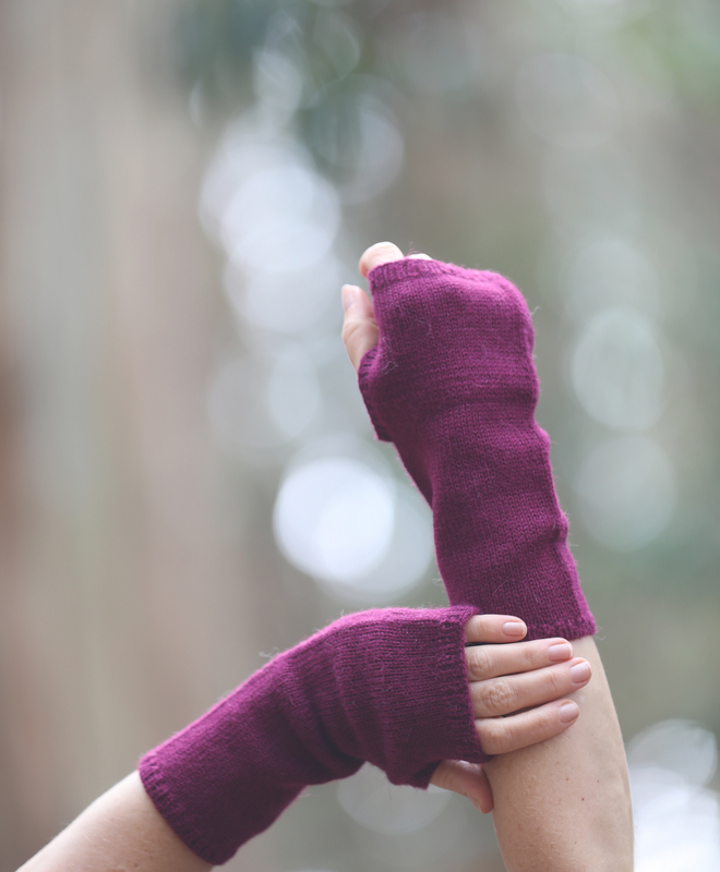 Pura Fingerless Gloves in Plum - Sefte