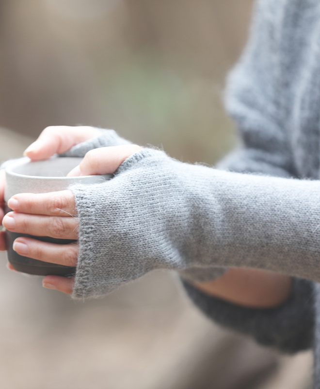 Pura Fingerless Gloves in Silver - Sefte