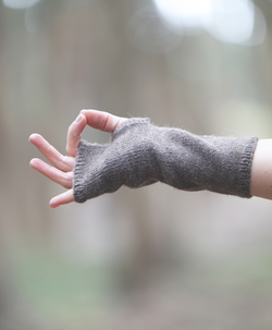 Pura Fingerless Gloves in Taupe - Sefte