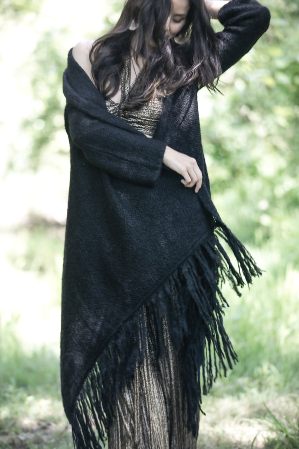 Sefte + The Huntress Cape in Black